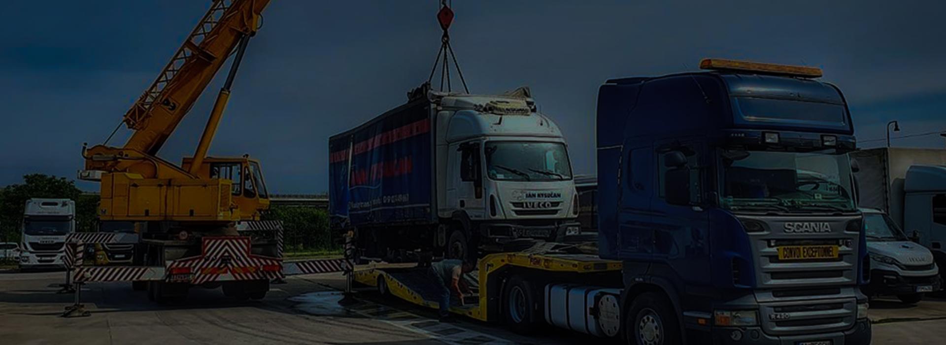 žeriav naloží nákladné auto na nákladné auto Slajd 2